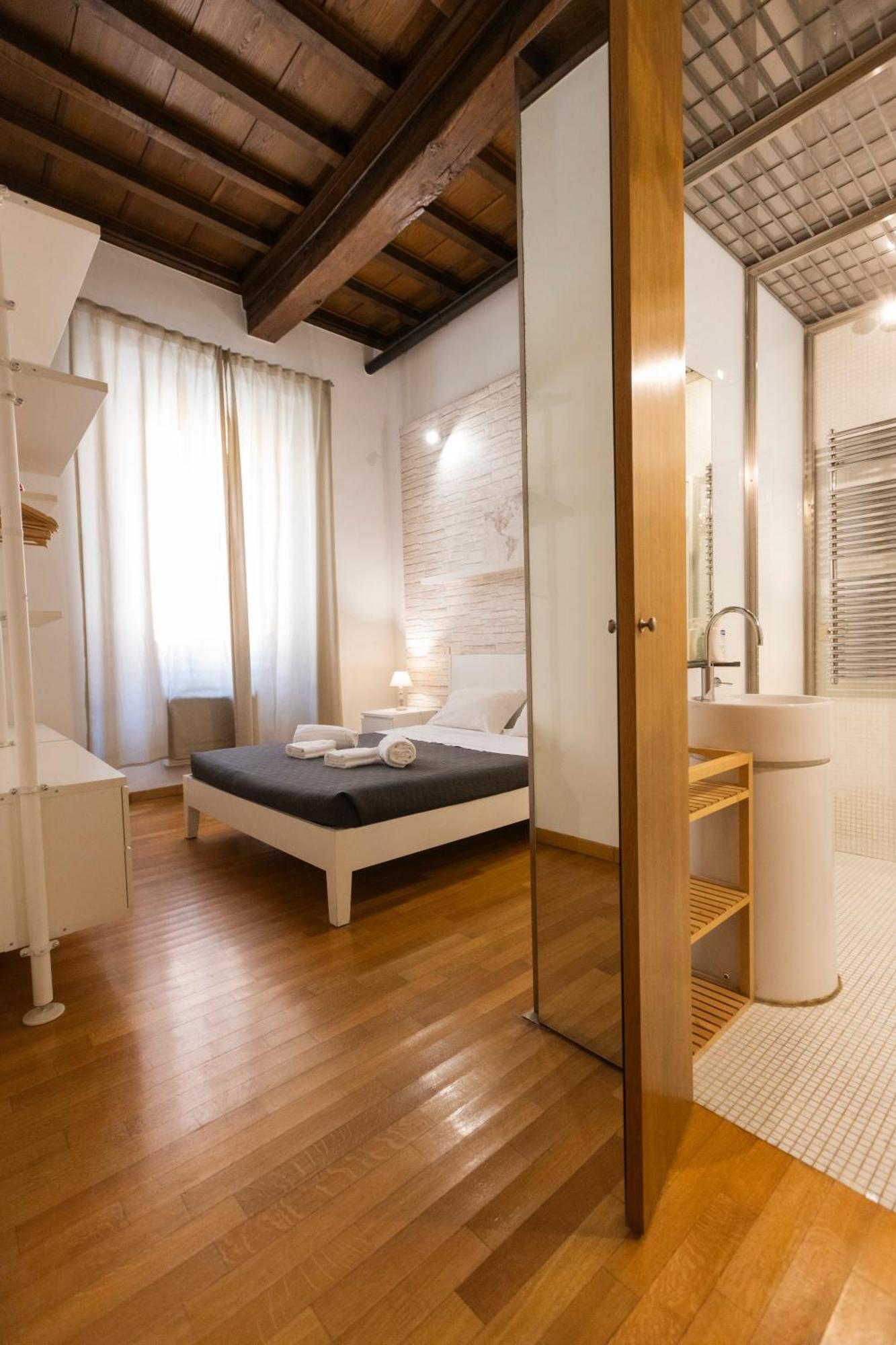 Barberini Apt Close To Fontana Di Trevi Рим Екстериор снимка